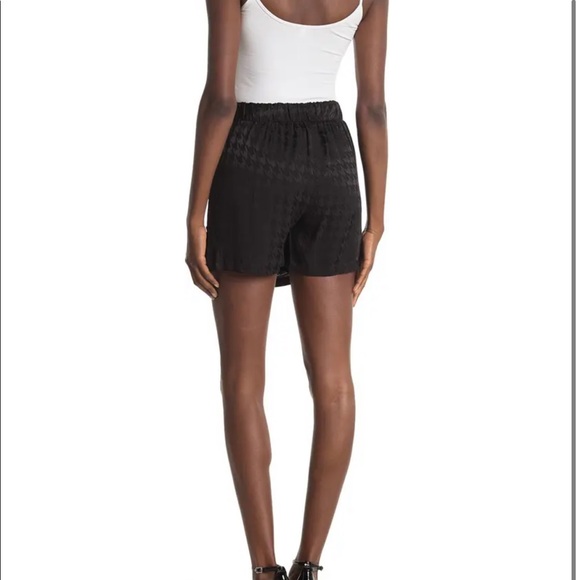 Laundry By Shelli Segal Skirts Nwt Laundry Houndstooth Ruffled Skort Poshmark